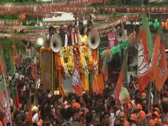 
      
      Maharashtra polls: Fadnavis holds massive roadshow in Nagpur...
      
      