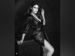 
      
      Fatima Sana Shaikh celebrates birthday on 'Suraj Pe Mangal...
      
      