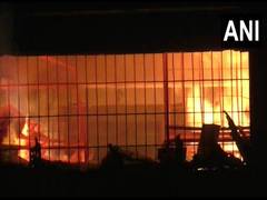 
      
      Fire breaks out at godown in Maharashtra's Bhiwandi
      
      
