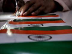 
      
      People in Kolkata form human chain to salute Constitution of India
      
      