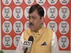 
      
      Kumaraswamy govt in last stage, may not even face trust vote:...
      
      