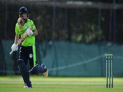 
      
      Kim Garth signs new long-term deal with Melbourne Stars
      
      