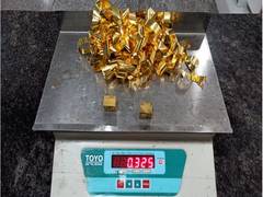 
      
      4 arrested with gold, cigarettes at Kozhikode airport
      
      