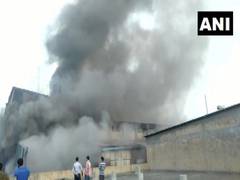 
      
      Gujarat: Fire breaks out in cloth factory in Surat
      
      