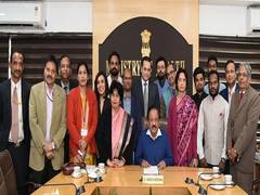 
      
      Harsh Vardhan felicitates doctors, nurses part of Wuhan evacuation
      
      