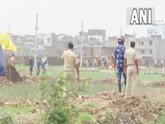 
      
      Locals clash with police during anti-encroachment drive in Patna
      
      