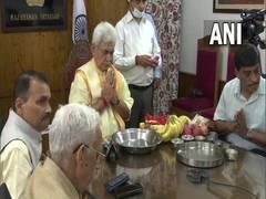 
      
      LG Manoj Sinha offers prayers to Lord Amarnath
      
      