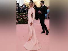 Hailey Bieber looks elegant in pink gown at 2019 Met Gala