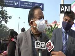 
      
      Harsh Vardhan distributes masks, soaps at Old Delhi Railway...
      
      