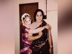 
      
      Hema Malini shares priceless throwback pictures on Mother's Day
      
      