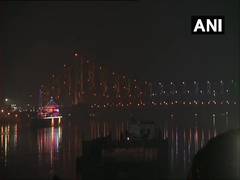 
      
      PM Modi inaugurates dynamic lighting on Rabindra Setu in Kolkata
      
      