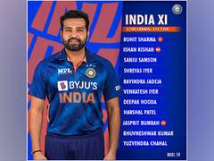 
      
      Ind vs SL, 1st T20I: Visitors win toss, put hosts to bat
      
      