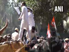 
      
      Delhi: Congress workers stage protest over Lakhimpur Kheri...
      
      