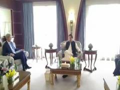 
      
      Pak PM meets US special envoy John Kerry, discusses issues...
      
      