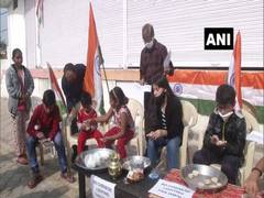 
      
      Children make earthen lamps in Jammu, boycott Chinese lights
      
      