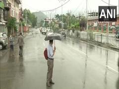 
      
      Rain lashes Srinagar, parts of Jammu and Kashmir
      
      