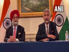 
      
      'India, US discussed humanitarian assistance to Ukraine' 
      
      