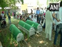 
      
      J-K: Funeral of BJP leader Wasim Bari, his father and brother...
      
      