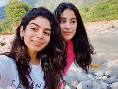 
      
      Janhvi Kapoor 'spends quality time' with sister Khushi, girl gang
      
      