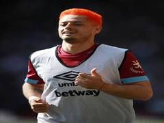 
      
      LA Galaxy signs Javier Hernandez
      
      