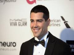 
      
      Jesse Metcalfe joins 'The Latin From Manhattan'
      
      
