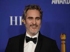 
      
      Golden Globes: Joaquin Phoenix wins best actor- drama for 'Joker'
      
      