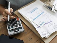 
      
      US labour market faces slowdown amid COVID-19 surge
      
      