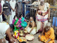 
      
      Expelled AIADMK leader Sasikala performs puja at temple in...
      
      