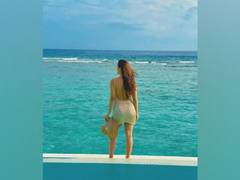 
      
      Kiara Advani eyes 2021 from Maldives beaches
      
      