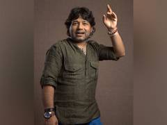 
      
      Kailash Kher visits PM Modi's souvenir exhibition at NGMA
      
      