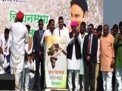 
      
      Kamal Nath leads tractor rally against farm laws in Indore
      
      