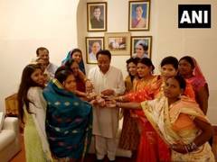 
      
      Raksha Bandhan: Women tie Rakhi to Madhya Pradesh CM
      
      