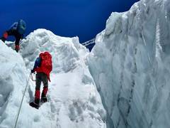 
      
      10 mountaineers from India summit Mt. Kanchenjunga
      
      