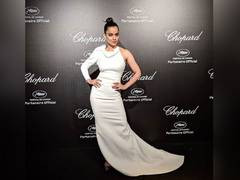 
      
      Dressed as a 'dove', Kangana joins the Chopard party
      
      