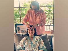 
      
      'Mom-to-be' Kareena Kapoor gets pampered as she enjoys 'Maa...
      
      
