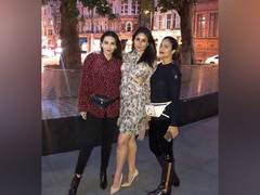 
      
      The gorgeous trio Karisma, Kareena, Amruta relish their...
      
      