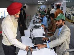 
      
      First 'jatha' of Sikh pilgrims from India arrive in Pakistan...
      
      