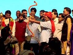 
      
      Delhi: Arvind Kejriwal participates in Ramlila celebrations...
      
      