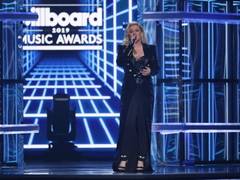 
      
      Kelly Clarkson undergoes appendix surgery after hosting...
      
      