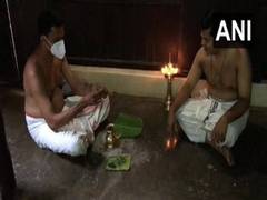 
      
      COVID-19: Kerala imposes restrictions on rituals to pay...
      
      