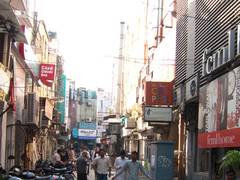 
      
      NDMC continues sealing drive in Khan Market
      
      