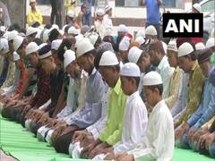 
      
      Maharashtra: Devotees throng to mosques to offer namaz in...
      
      