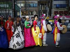 
      
      Korean traditional dress at Beijing Olympics sparks outrage...
      
      