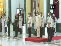 
      
      President Kovind hosts 'At Home' reception on I-Day
      
      