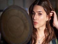 
      
      Kriti Sanon shares BTS from sets of 'Bachchan Pandey'
      
      