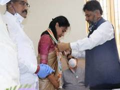 
      
      H Kusuma, former IAS officer's widow, joins Congress in Karnataka
      
      