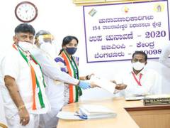
      
      Karnataka: FIR against Cong candidate for violating model...
      
      
