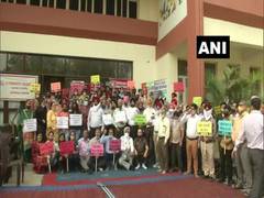
      
      LIC employees stages protest in Ludhiana against FDI limit...
      
      