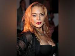 
      
      Lindsay Lohan posts naked selfie on 33rd birthday
      
      
