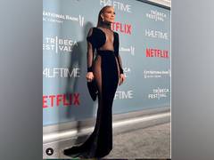 
      
      Jennifer Lopez looks ravishing at  'Halftime' premiere
      
      